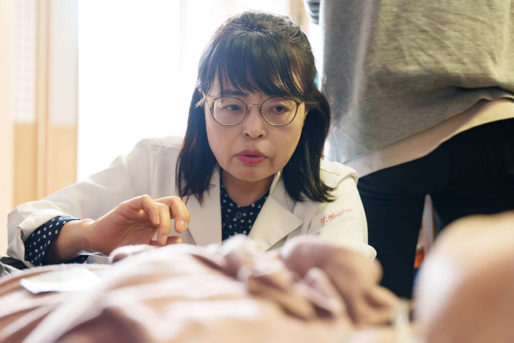 7浪して53歳で医師に! 貴子先生語る「小中学校ではずっとクラス最下位でした」