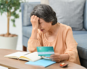 「収入は月2万円の年金だけ…」専業主婦517万人が老後貧困の危機！第三号被保険者も廃止検討か