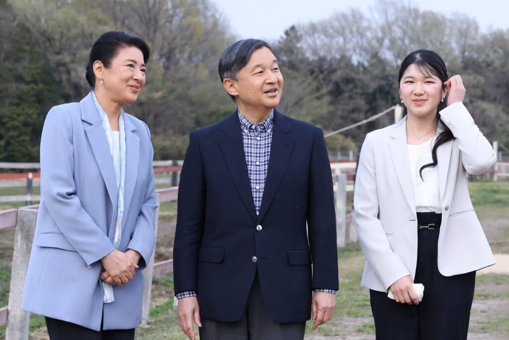 天皇皇后両陛下　お誕生日一般参賀の中止も一時ご検討…示される被災者の悲しみに寄り添うご覚悟