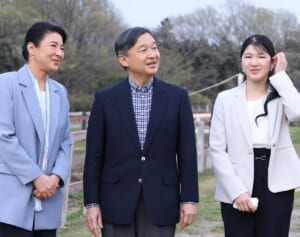 天皇皇后両陛下　お誕生日一般参賀の中止も一時ご検討…示される被災者の悲しみに寄り添うご覚悟