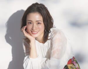 上戸彩「3人目が生まれてカオス状態。でも女優をやめなくてよかった」