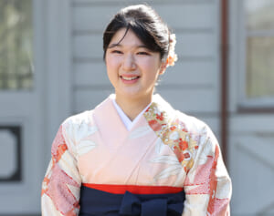 「尊すぎて涙が出てくる」愛子さま　学習院大学をご卒業！桜色の袴姿にネット感激