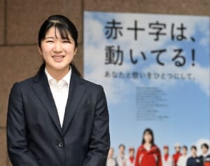 愛子さま　日赤ご就職初週から5日連続出社！20時まで残業のご精勤ぶりに宮内庁内でも驚愕の声