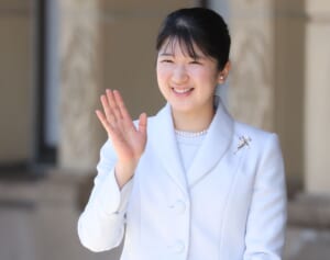 「同じのほしいー！」愛子さまご着用で高額ながら人気爆発の「老舗ジュエリーブランド」