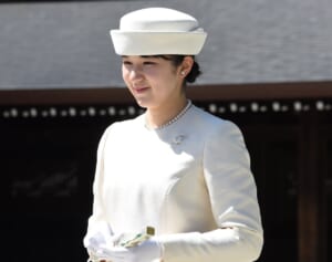 愛子さま　明治神宮を初参拝　純白ロングドレスに込められた“誓い”