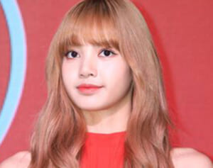 「しめ縄みたい」「ポンデリング」BLACKPINKのリサが公開した新ルックにネット衝撃