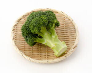 「捨てないで！」ブロッコリーの茎は食べられる？SNSで話題の疑問に管理栄養士が回答