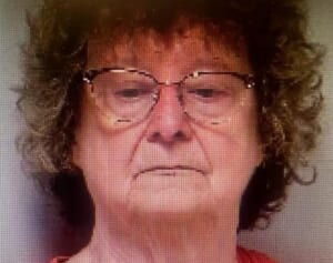 詐欺被害に遭った74歳女性、損失を穴埋めしようと銀行強盗