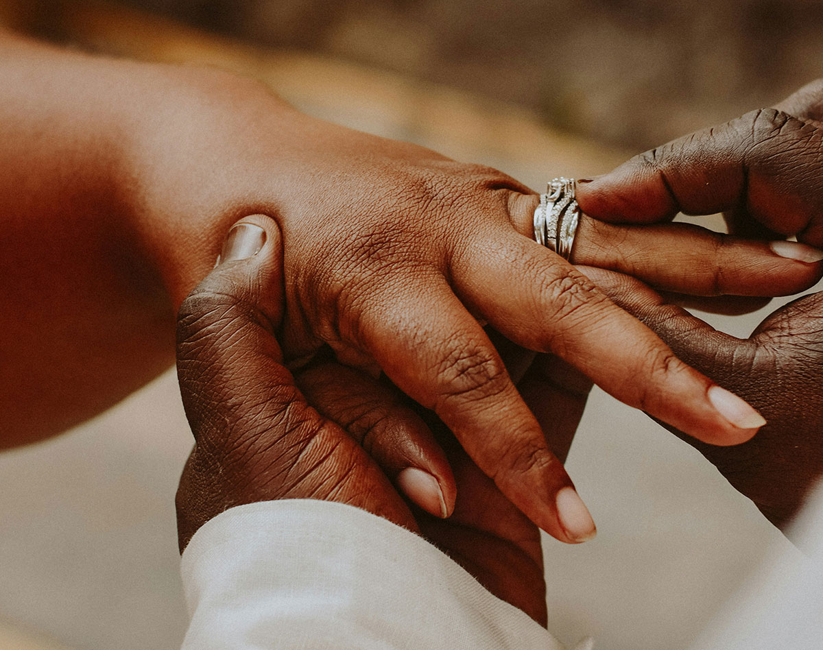 ガーナで63歳の聖職者と12歳の少女が結婚