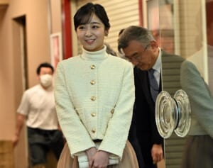 佳子さま　“ノースリーブ花柄ワンピ”に秘められた「キャサリン妃へのお気持ち」