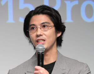 《「誰か分からなかった」と話題》賀来賢人、大谷翔平、目黒蓮に次いで「CM起用社数」男性4位になった“カメレオン俳優の正体”