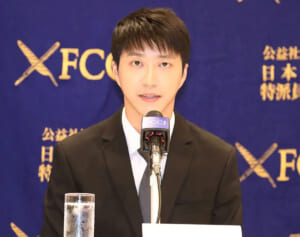 「何この写真」江宏傑　福原愛から奪還姉弟の“キス写真”投稿に「どうかと思う」違和感続出