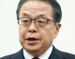 「どれだけ面の皮が厚いのか」裏金問題で離党の世耕氏　近大“祝辞スピーチ”に批判殺到