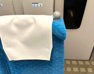 新幹線の座席にある“灰色の突起物”何のためのもの？SNSで話題に JR東海の回答は