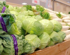キャベツは1.5倍、レタスは1.45倍と野菜高騰！“平年よりも安い”意外な食材は？