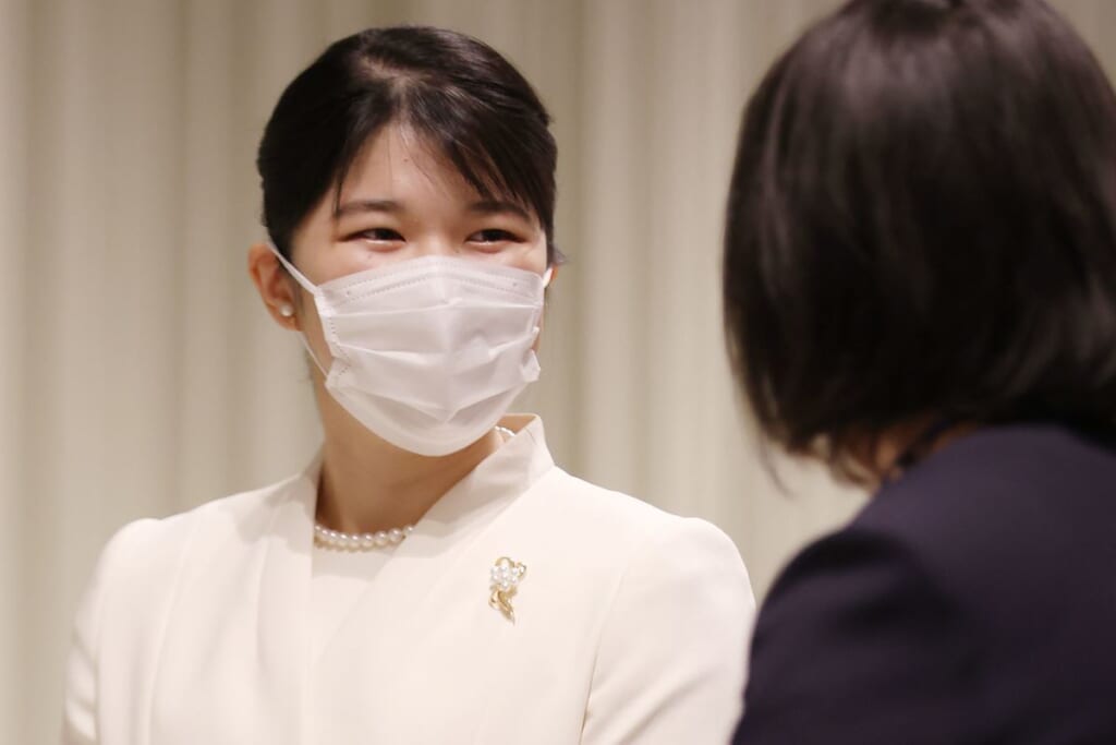 「聡明すぎる」愛子さま 初ご公務での“ハイレベルなご質問”に絶賛の嵐…学生時代には教授も驚嘆の熱心ぶり