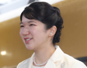 愛子さま　星形イヤリングで“遊び心”を、ネックレスはご学友の贈り物…可憐なアクセサリー七変化