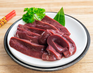 「危険すぎる」居酒屋で提供された“生の豚レバー”にSNS震撼　保健所が明かす生食のリスク