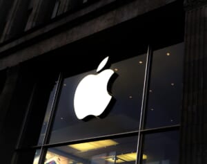 楽器やカメラが潰されるCMで物議醸したアップル、「的外れだった」と謝罪