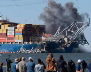 ボルティモア橋崩落事故、衝突したコンテナ船内に今も乗組員21人が軟禁状態