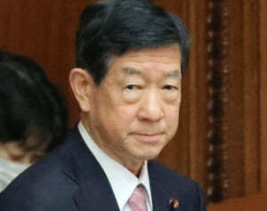 「泣きたいのは被害者の方だよ」伊藤環境相　水俣病懇談会“マイクオフ”を涙の謝罪も止まぬ批判