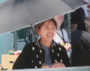 「令和のCM女王」川口春奈がドラマロケで見せた“おじさん力”目撃撮！