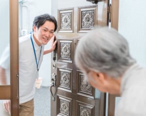 家賃補助やタクシー券も！一人暮らしの高齢者が「申請しないと損する」給付金＆サービスリスト