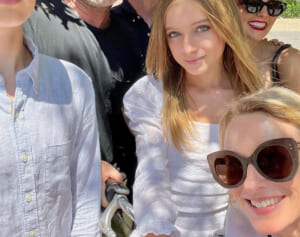 「どえらい美人」「チート級」有名ハリウッド女優の美しすぎる15歳息子にネット衝撃