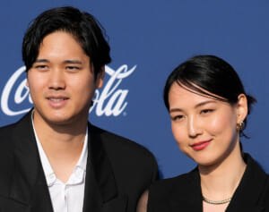 真美子夫人　観戦席に写り込んだ「紙袋」の謎…ギャラリー店主明かす“驚きの中身”