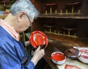 「塗れたぞ！」…輪島塗老舗が踏み出した、能登半島地震から復興への一歩