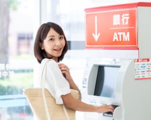 JR銀行は運賃4割引、イオン銀行はカード利用で金利アップ！主婦が得する「新銀行ランキング」