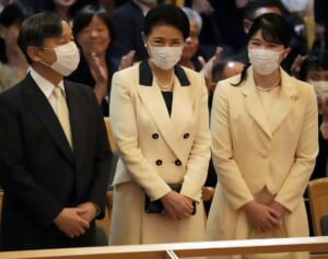 愛子さま　胸元に隠れた“ハート形”が…ウィーン少年合唱団ご鑑賞で見せられた白系リンクコーデ