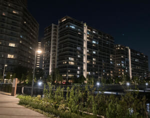 「飲食店ガラガラ…」敷地内唯一の商業施設が閑古鳥　晴海フラッグ“ゴーストタウン化”の実態