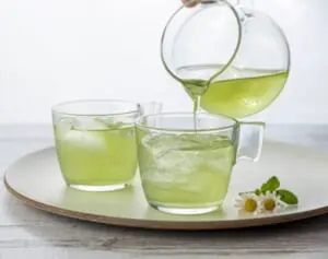 夏の快眠に就寝前の「氷水出し茎茶」ストレス解消＆認知症予防にも