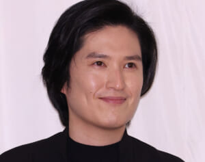 稲垣吾郎にそっくり 人気ピアニストの写真が話題「兄弟じゃない？」