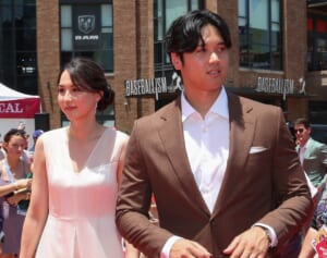 真美子夫人　一平ショックを払拭した40代の「アメリカ人英語教師」一緒にショッピングするほどの仲