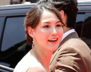 「可愛すぎる」真美子夫人　デコピンスーツ披露した夫・大谷への「激かわ仕草」にファン感激