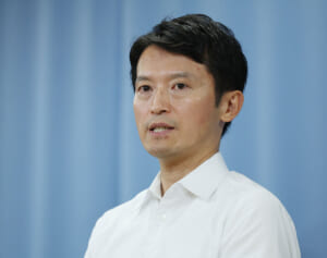 「マジで気持ち悪い」お金を入れると兵庫知事の声が…パワハラ疑惑で高校に設置した“ナルシスト自販機”が再燃、批判殺到