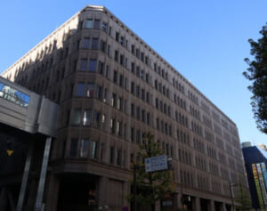 「中国人、韓国人お断り」大久保の飲食店の入店拒否が“ヘイトスピーチ”と物議…新宿区は「人種差別にあたる」と回答、取り下げ要請も検討