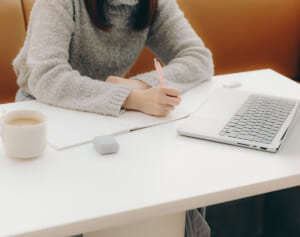 「勉強反対の方が多いんですね」カフェで勉強するのはナシ？SNSで議論に　大手カフェチェーンの回答は