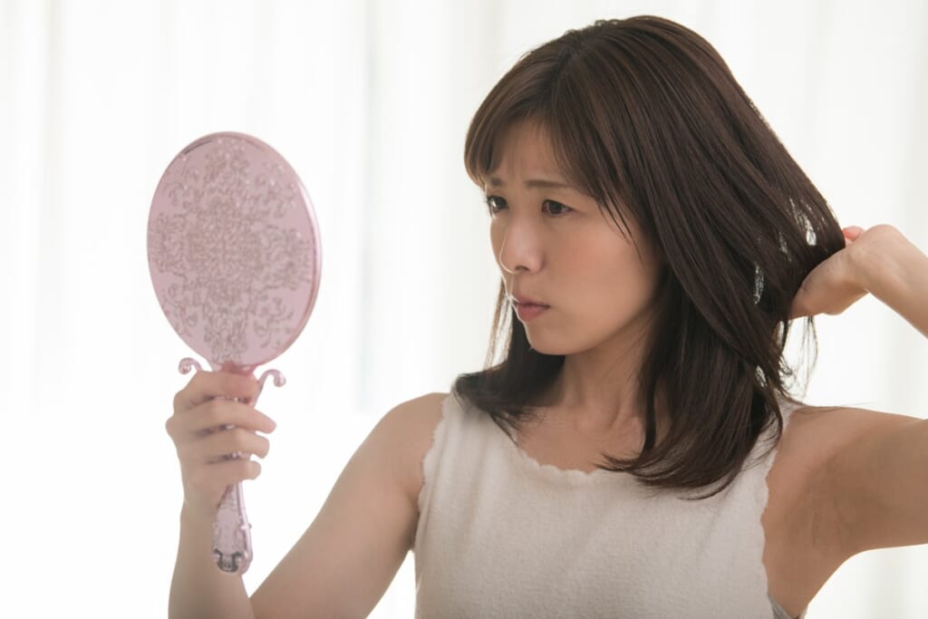 夏のうねり髪に「酢リンス」！髪表面を引き締めサラサラに