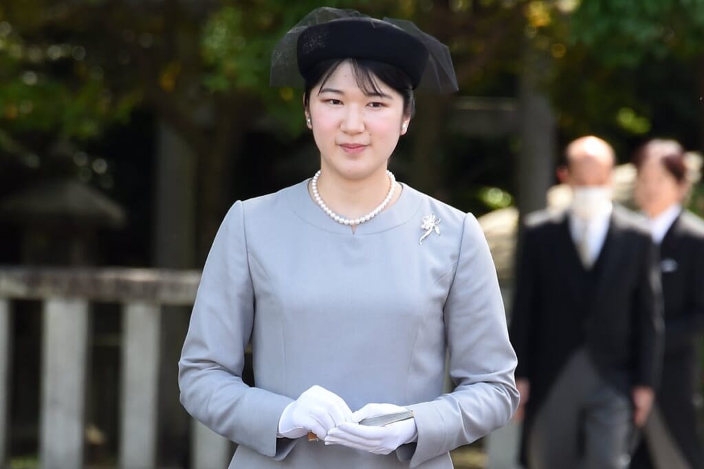 愛子さま　多くの祭祀にご参列、休日予定日にもご出社…“ご公務少ない”批判の陰で「報じられないご奮闘」【2024年ベストスクープ】