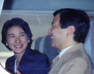 雅子さまの運転でドライブデート！　両陛下“アツアツ”な夏のお出かけアルバム