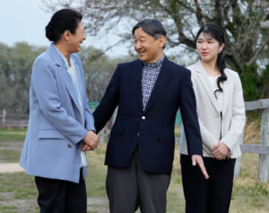 【雅子さま意外なユーモア名言集】天皇陛下とぶつかり「ごっつんこ」、宮内記者を大笑いさせた「夫婦仲へのご回答」