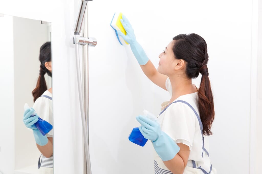 お湯不要で光熱費減!枕を炎天下放置でダニ撲滅…猛暑にすべき大掃除テク6