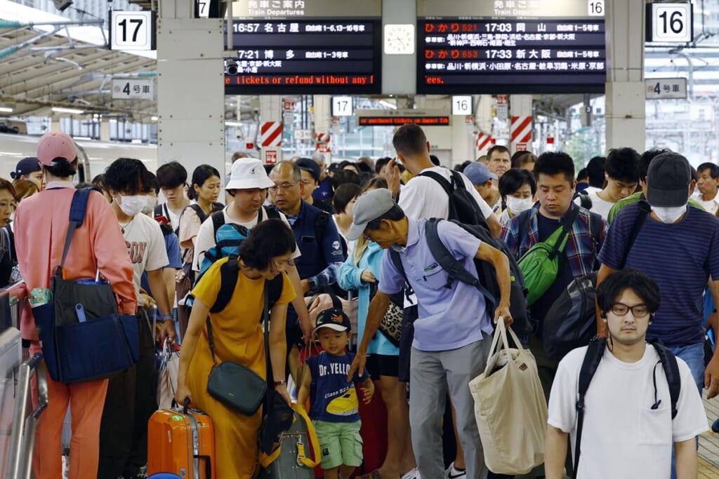 コロナKP.3株　お盆に感染爆発危機！熱中症との併発で重症化リスクも増加