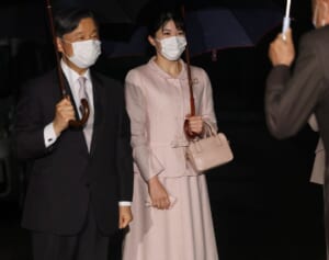 愛子さま　全身ピンクコーデ、編み込みお団子ヘア…“華やか”芸術鑑賞お姿アルバム