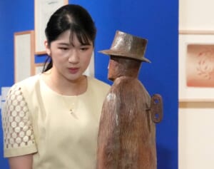 「おしゃれの達人」愛子さま　透け袖ワンピース姿に感激の声！凛としたメイクにも注目「涼やかで素敵」