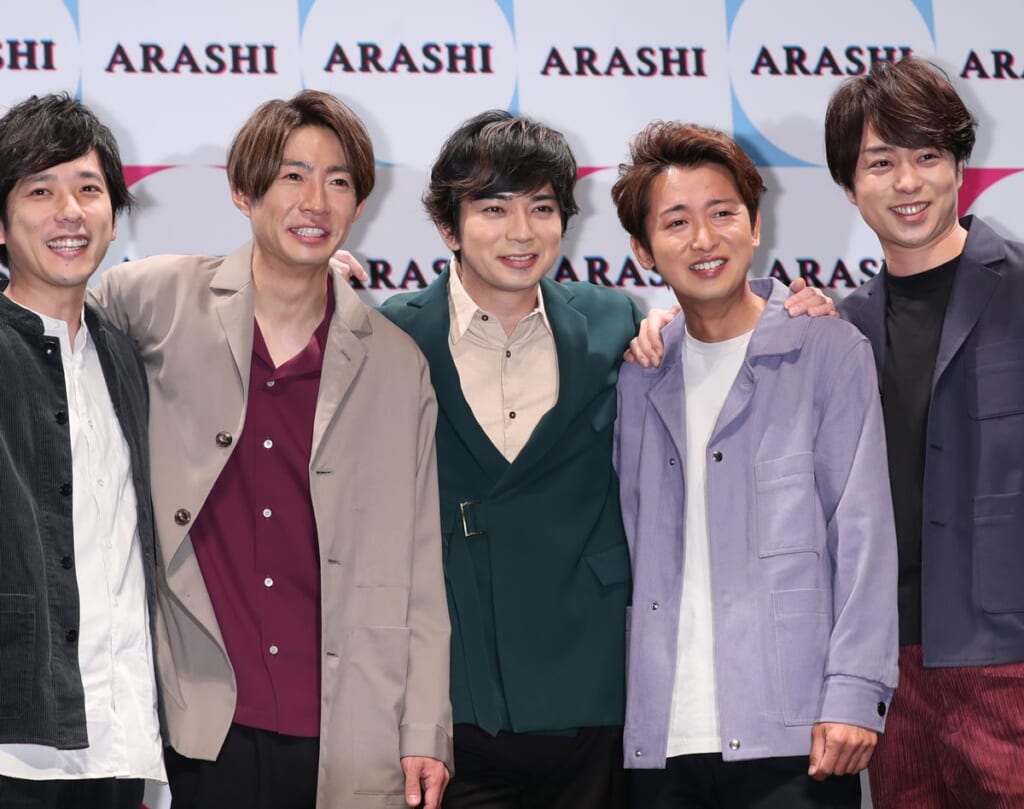 《AIで作ったメンバーの偽写真も》嵐　ラストツアーの“なりすましアカウント”が登場…ライブ配信謳い、会員登録促す“悪質手法”