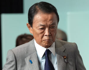 「ひどい態度」「大人げない」麻生太郎　“犬猿の仲”石破茂の“勝利宣言”後の「あからさまな対応」に批判続出